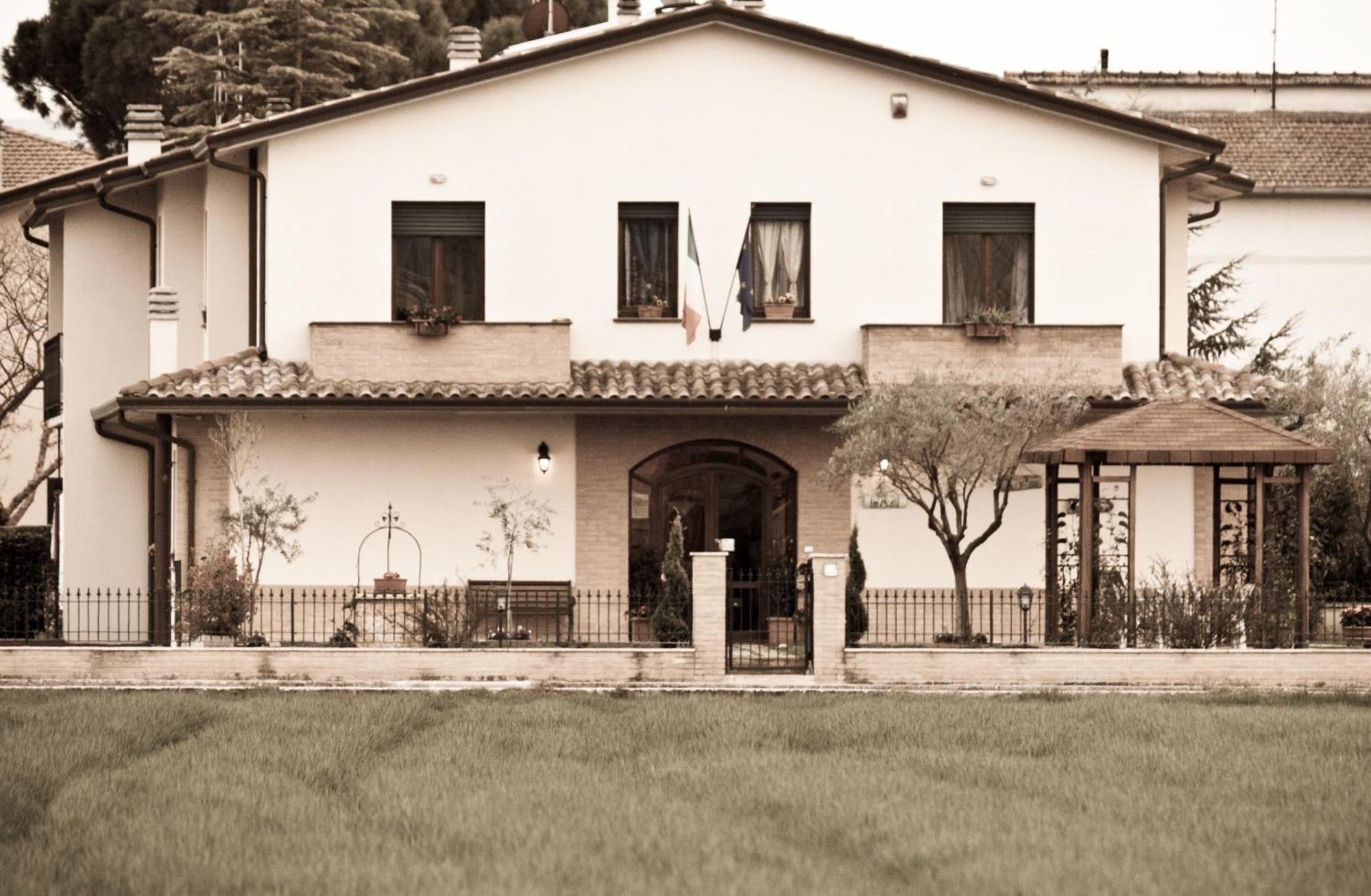 P&P Assisi Camere Бастія-Умбра Екстер'єр фото